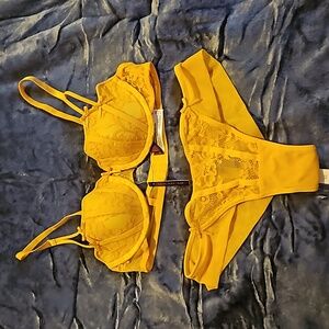 Adore Me - daisy yellow matching bra and panty set 32B , XS